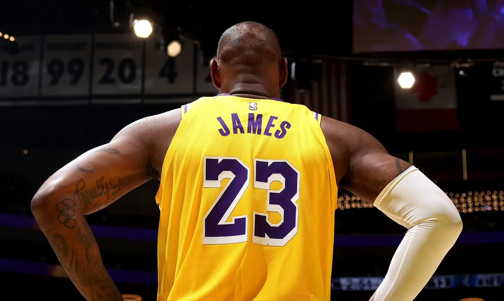 KAIYUN-詹姆斯重返赛场，出色发挥首场状态出色，曼联观众沸腾！