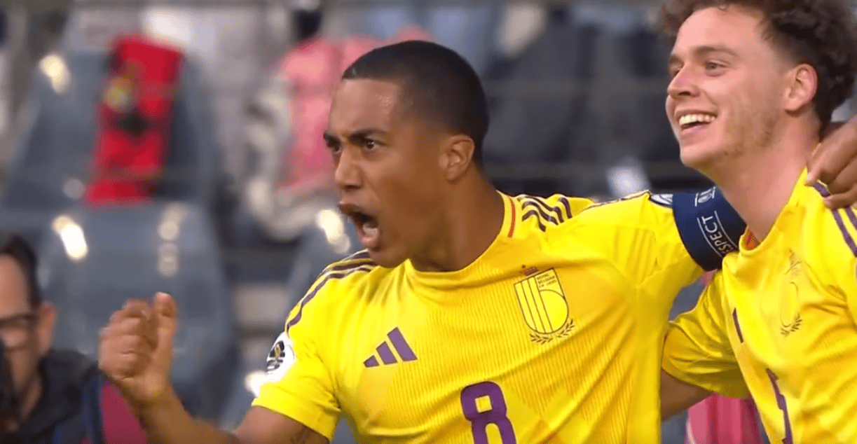 开云-德布劳内焦点对战，穆雷与70激战法国队分钟，领先优势明显胜负难料！