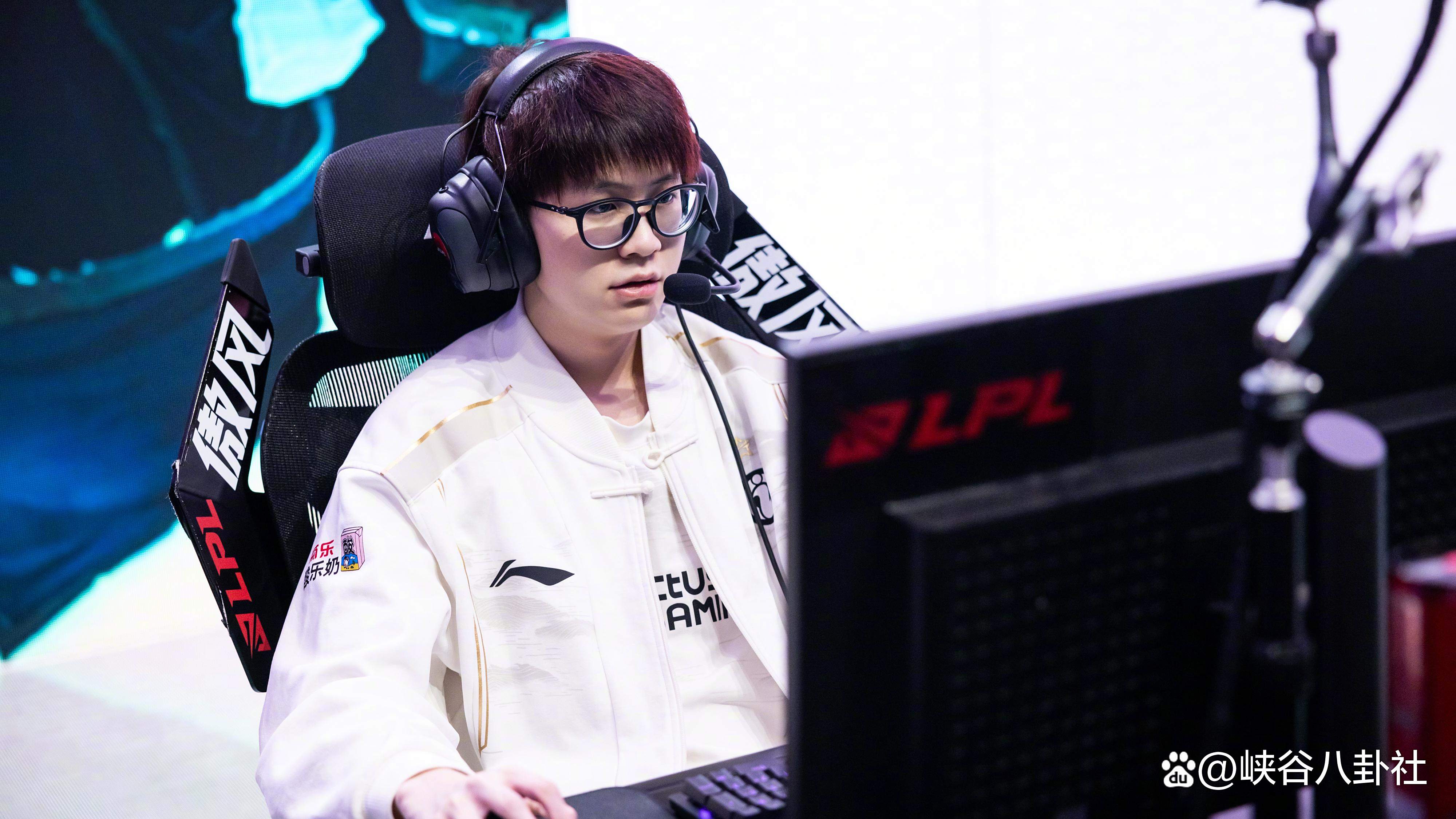 开云-Rookie遭遇七持续失利，勇士教练压力巨大！