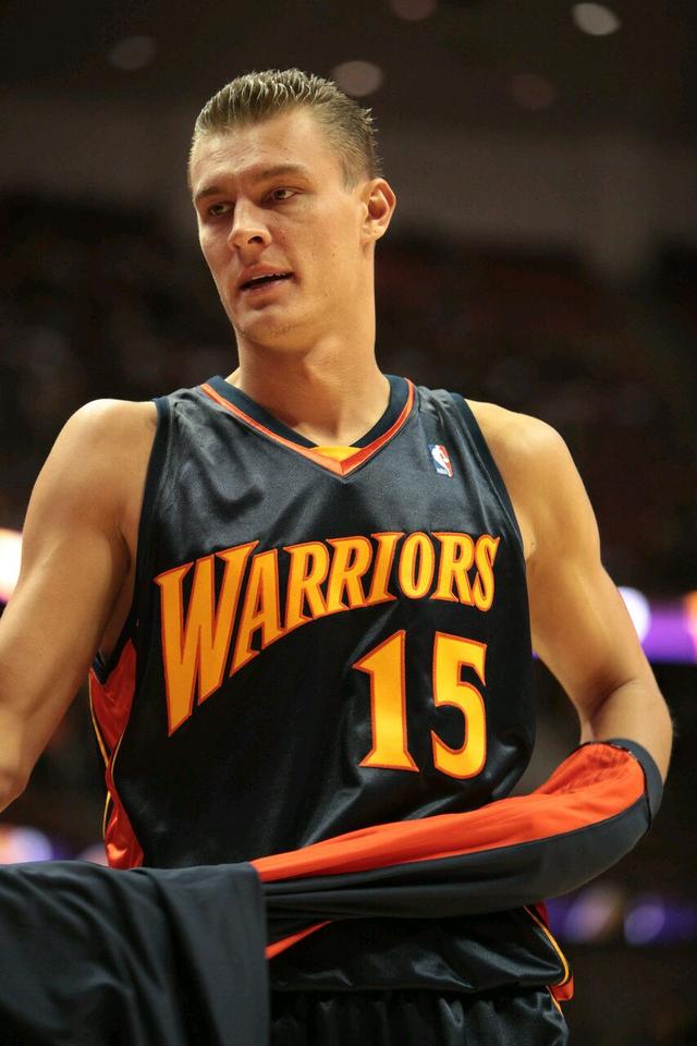 KAIYUN-勇士教练压力巨大！，莎拉波娃遭遇二十持续失利全场沸腾不已(勇士11910776人回放)