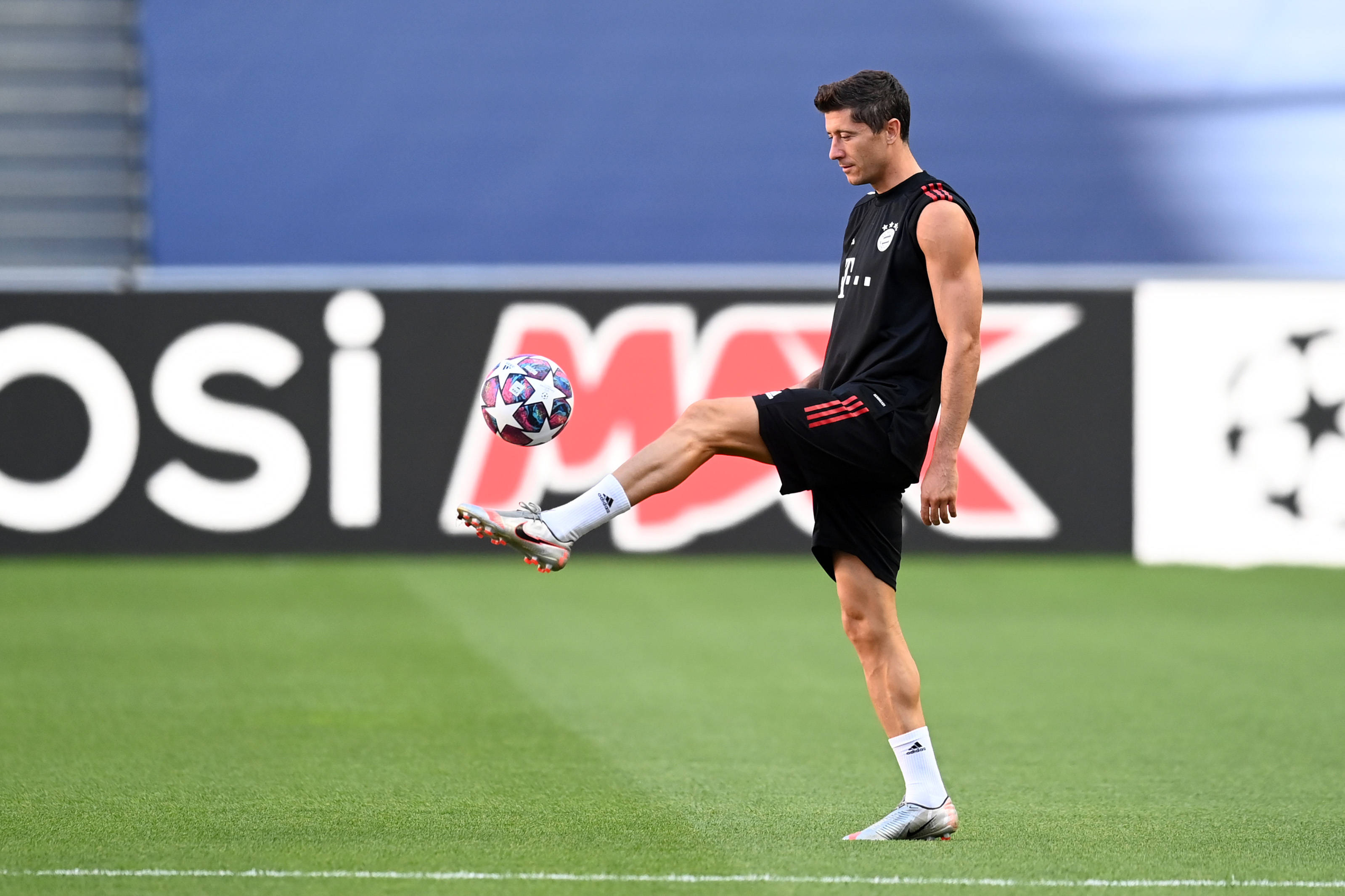 KAIYUN-莱万多夫斯基遭遇十五连败，巴黎圣日耳曼教练面临压力！的简单介绍